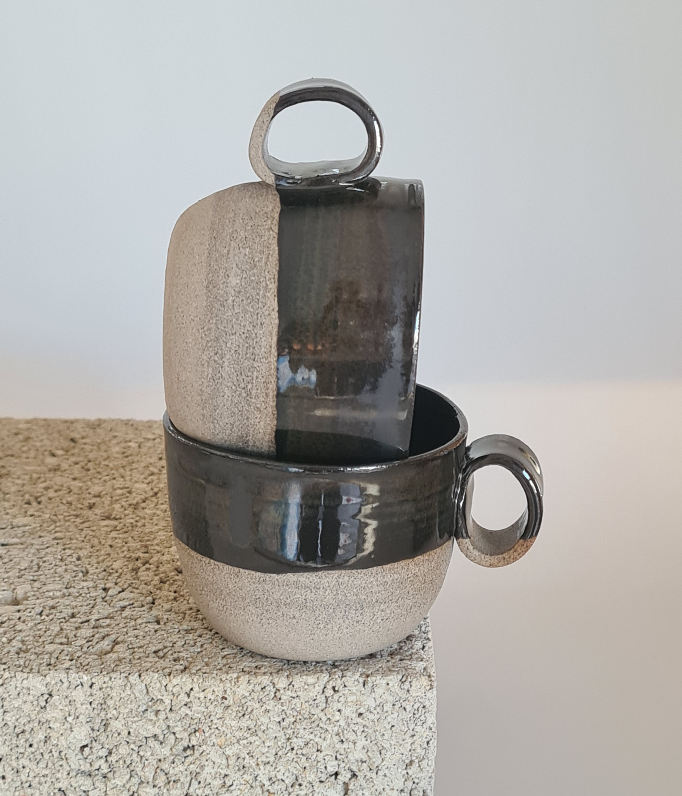 ספלי קפה עם ידית טבעת מקרמיקה חימר אפור בזיגוג שחור מטאלי