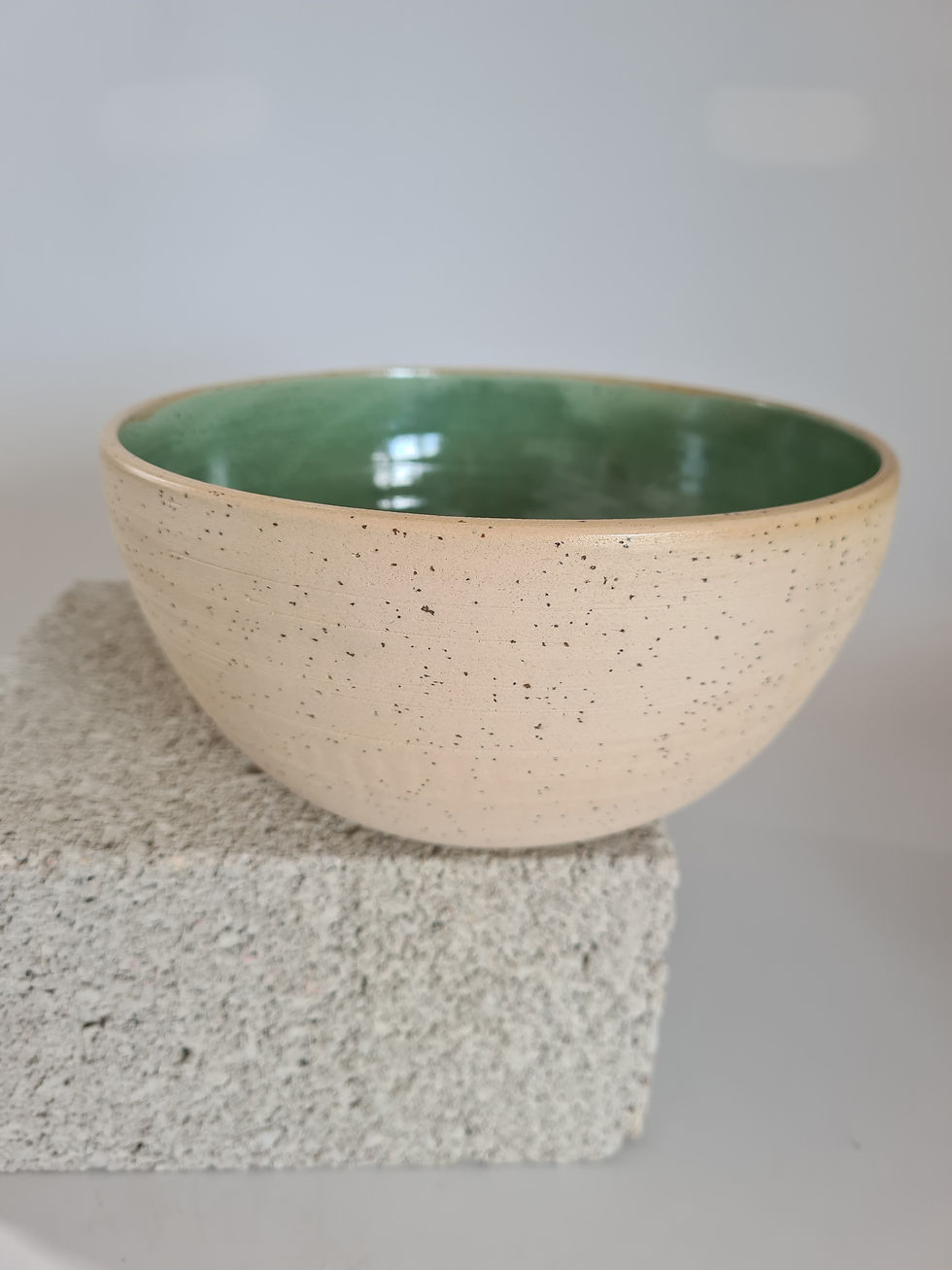 תמונה ממוזערת: קערה חימר מנוקד וגלזורה ירוקה מושלמת