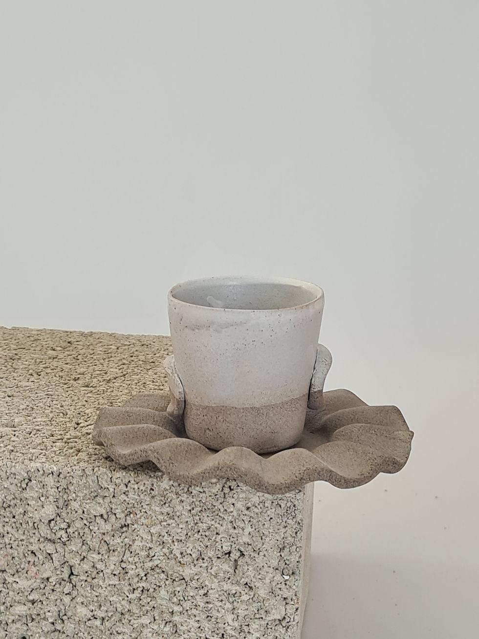 תמונה ממוזערת: סט של תחתית וכוס בכמה גוונים עם ידיות דגם אזניים