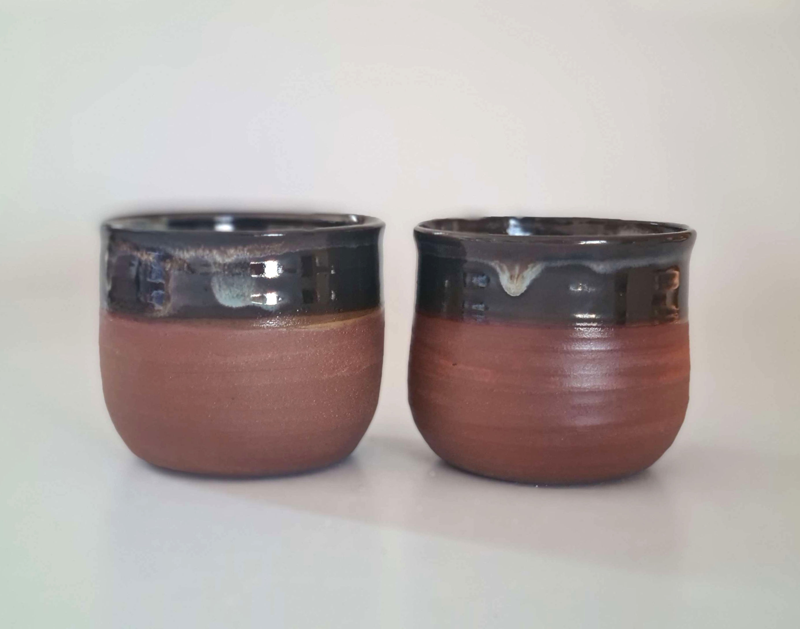 ספלים מחימר טרקוטה ללא ידית בגלזורה כחול מעושן