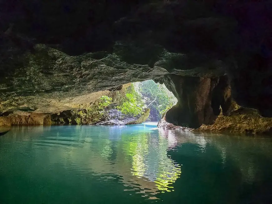 7-mile-cave-kayaking-belize.webp