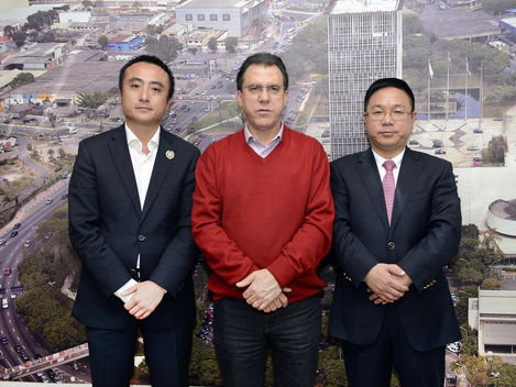 Membros da Câmara Geral dos Empresários Chineses no Brasil, participam de reunião com o Prefeito de