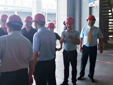 O Presidente da Câmara Geral dos Empresários Chineses no Brasil, Luiz Ye e o diretor Jeffeson dos Re