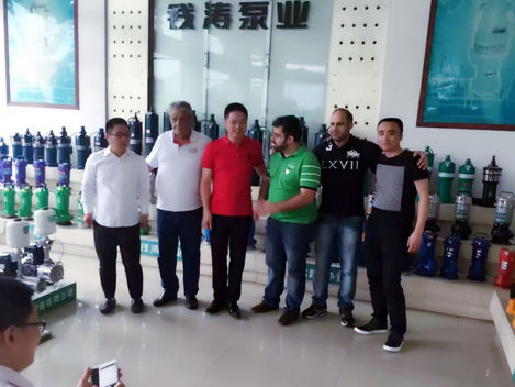 Membros da Câmara Geral dos Empresários Chineses no Brasil visitam empresa de Bombas d' Água na
