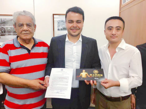 Membros da Câmara Geral dos Empresários Chineses visitam a Câmara Municipal de São Paulo para reuniã