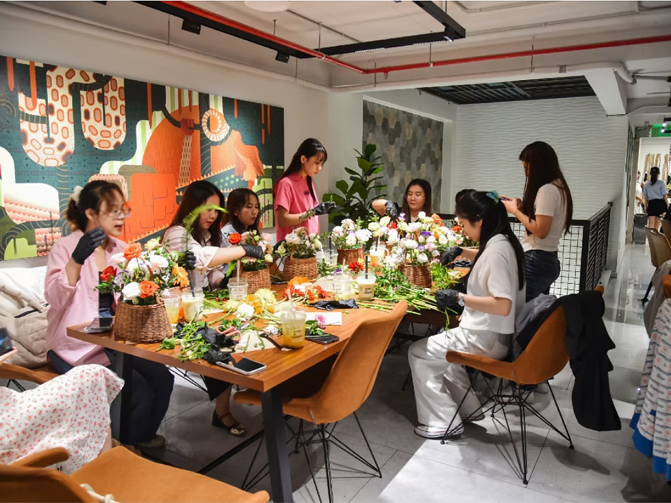 Tham gia workshop làm gốm, vẽ tranh và làm nến thơm (Ảnh: Sưu tầm)