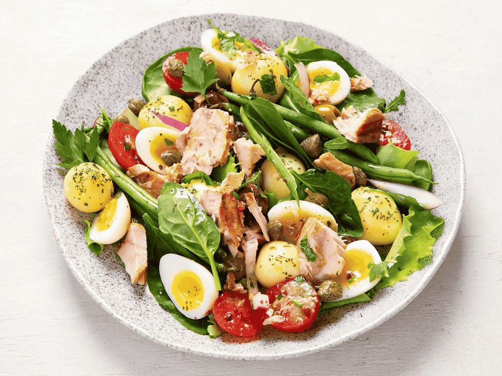 Salad cá ngừ rau mầm và trứng luộc (Ảnh: Sưu tầm)