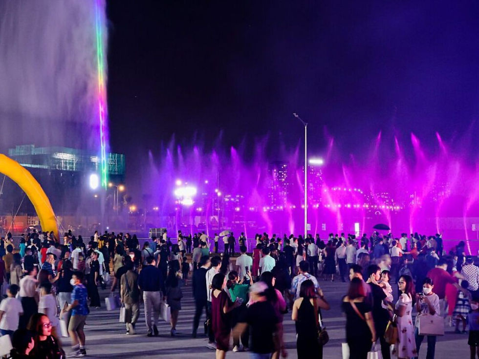 Show nhạc nước hoành tráng với ánh sáng laser và cột nước tại Canal of Love (Ảnh: Sưu tầm) 