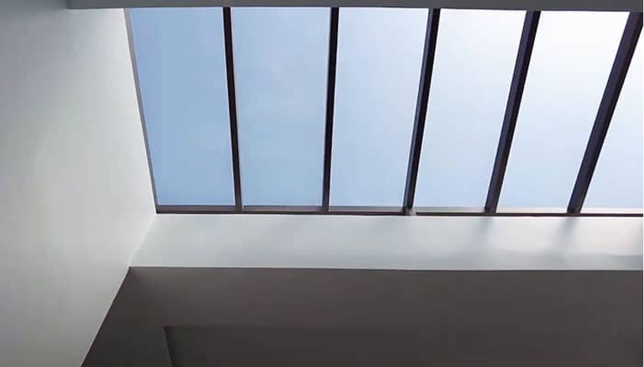 Ứng dụng kính lấy sáng và kiểm soát nhiệt cho nhà phố (Ảnh: Sưu tầm)