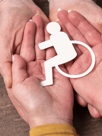 Empresa deve reintegrar trabalhadora com deficiência dispensada sem substituição legal