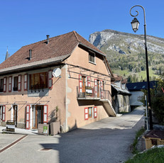 1 - Maison - 3 gîtes - rénovée et meublée.jpeg