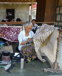 Women_Making_Batik,_Ketelan_crop.jpg