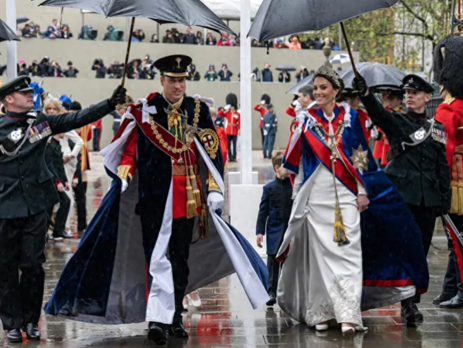 Kate Middleton , facing the power structure of the royal family, may make her sister a senior female official of the royal family.