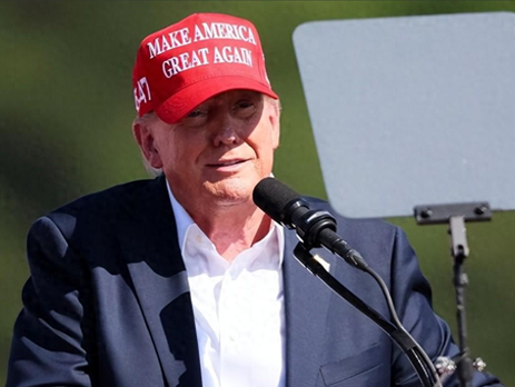 During the US presidential candidate debate, Trump nearly "won overwhelmingly" with a dominant posture.