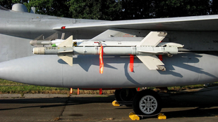 Two old friends of China, who used to export a large amount of advanced equipment to China, have now completely turned to the United States.