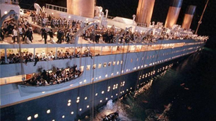 Why didn't the eight wealthy passengers who bought Titanic tickets board the ship?