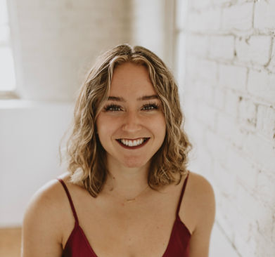 Alli Robb Headshot.jpeg