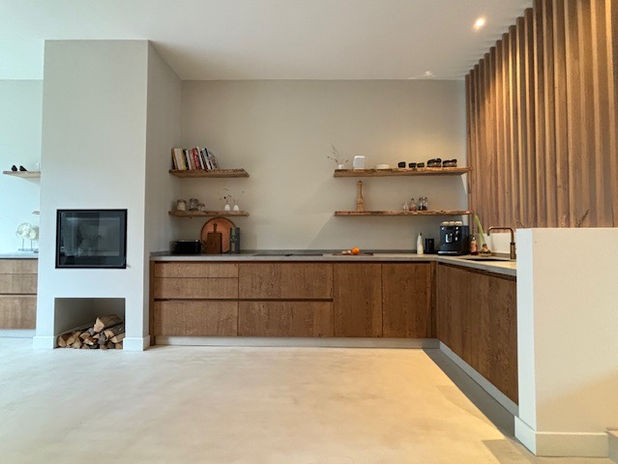 Maatwerk keuken met houten accenten door Gaav interieur
