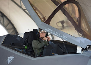 F35 Pilot and HUD Helmet.jpg