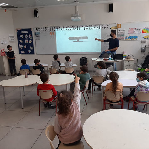 ריהוט כיתות א'-ב' בבית ספרנו