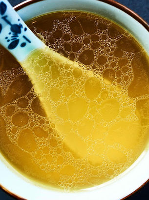 Garlic, Thyme, and Chicken Bone Broth | A Soothing Elixir for Irregular Menstruation Treatment
