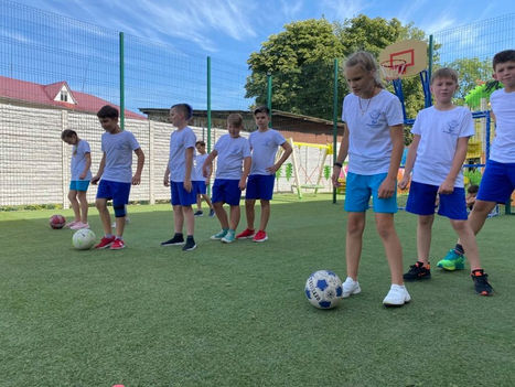     Не минуло й дня, а наші школярі вже повністю занурилися у навчальний процес.✏️