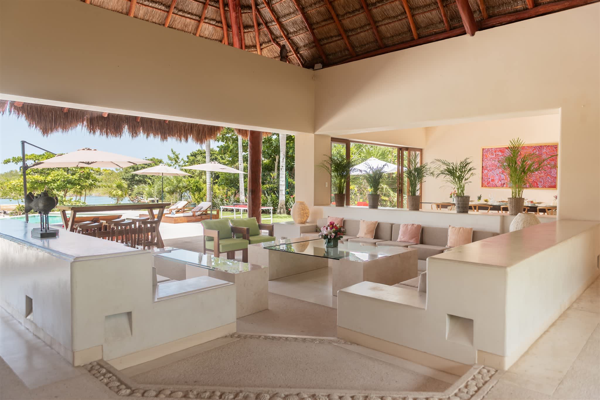 Living room opening onto the pool and the sea