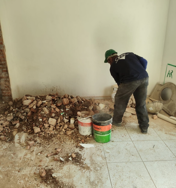 COLABORADOR TRABALHANDO