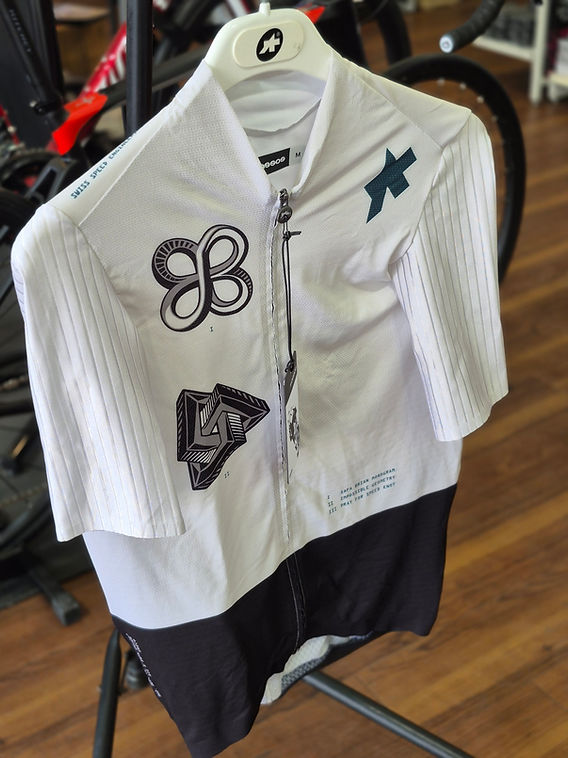 新入荷】ASSOS × SAFA Brian EQUIPE RS JERSEY S11 × SAFA Brian