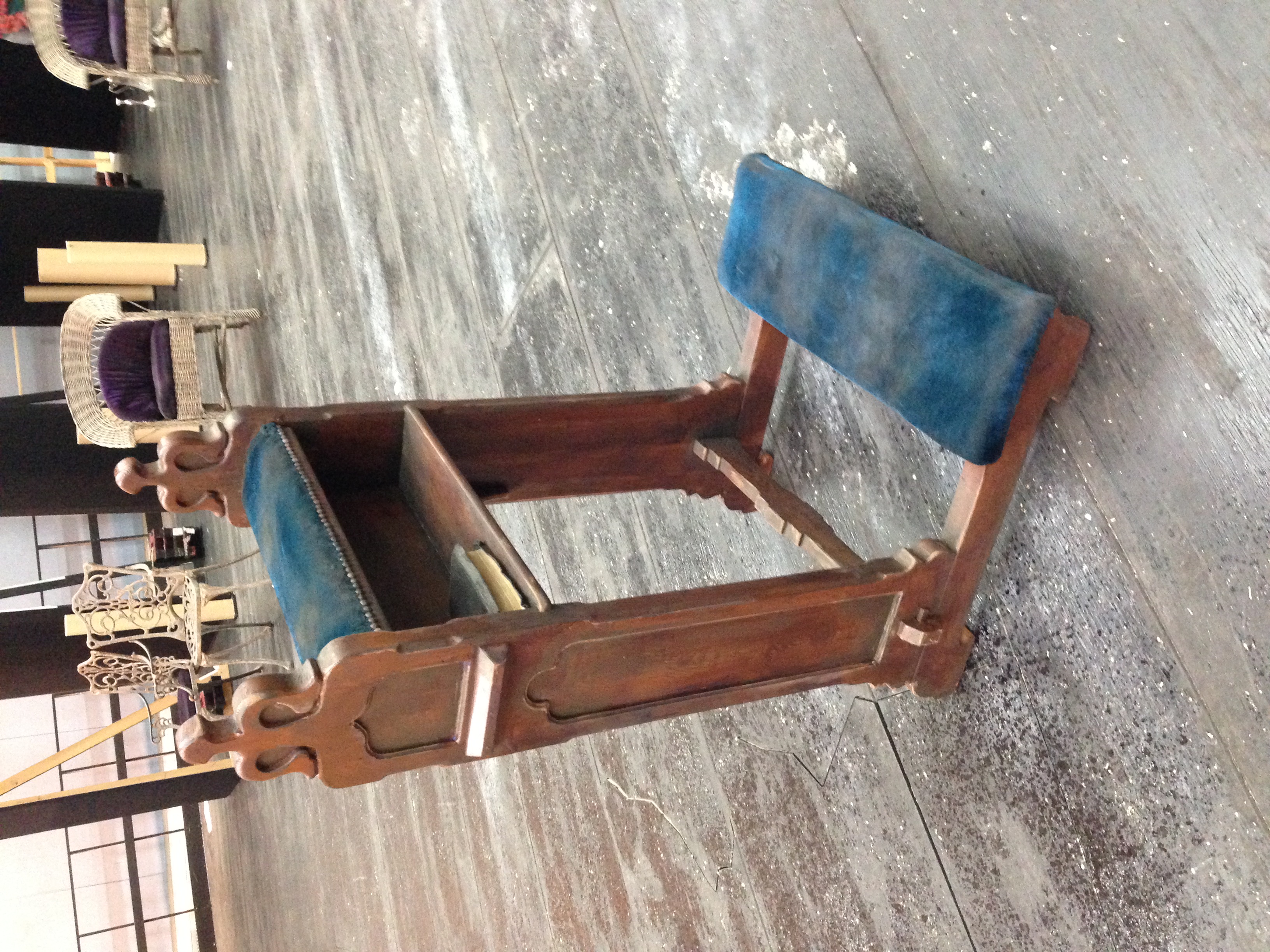 Prayer Stool (woodeffect)
