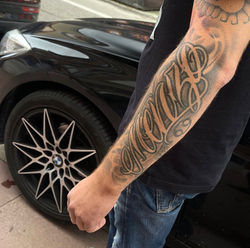 tatouage lettrage chicanos tattoo style mexicain tatoueur à toulouse lettrage