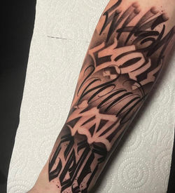 tatoueur toulouse lettrage chicanos