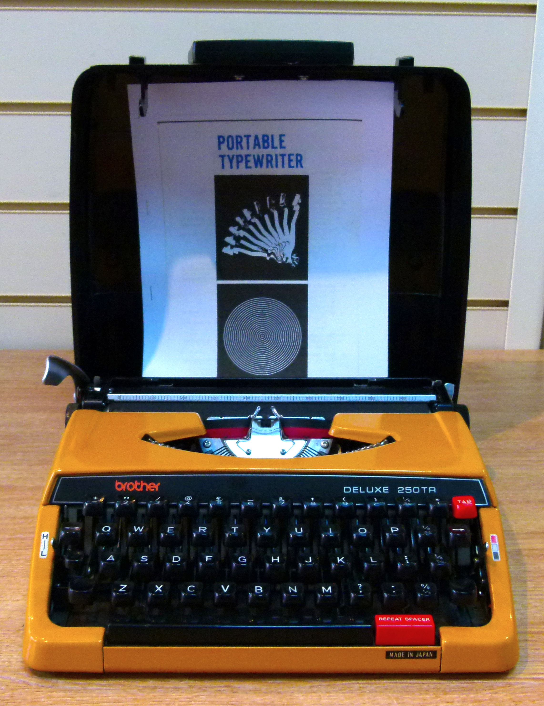 Brother Deluxe 250TR Portable (1983)