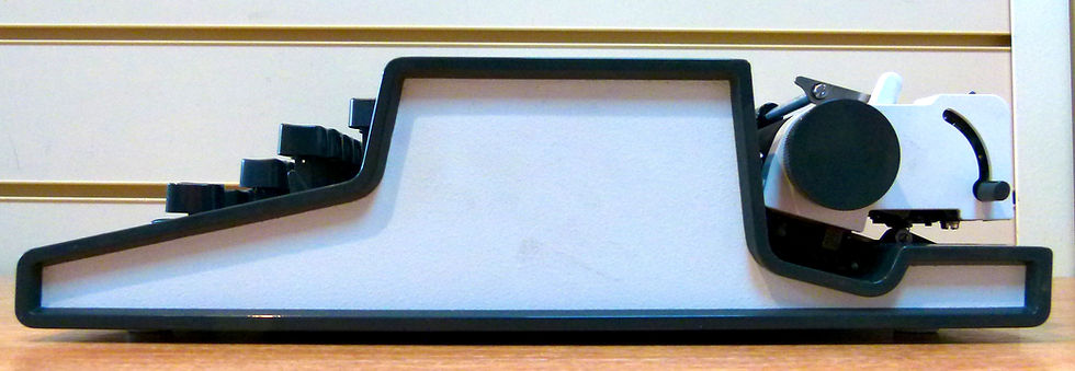 Thumbnail: Olympia Traveller de Luxe Portable (1970's)