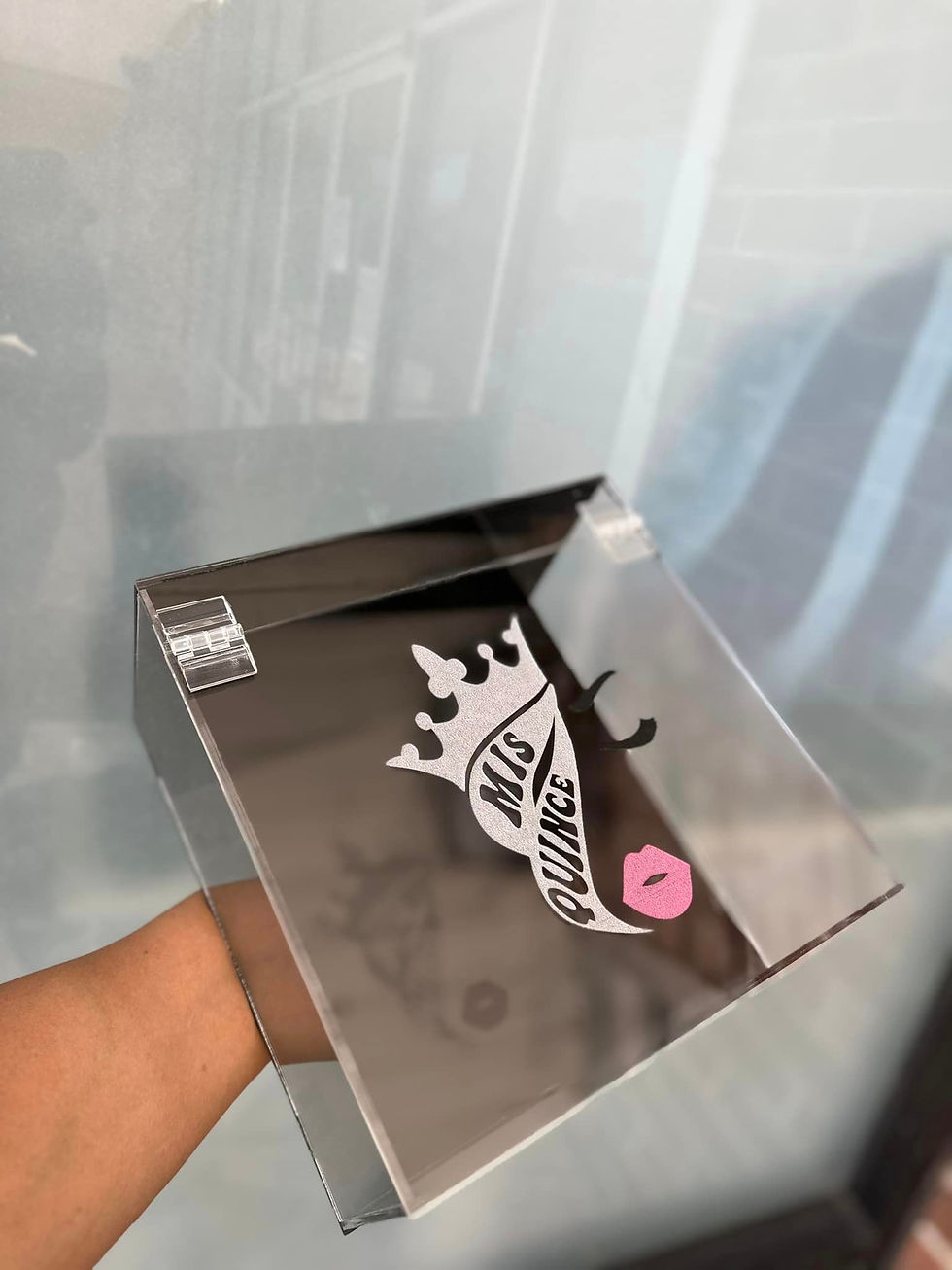 Queen was born black and clear collection/Caja de coronas