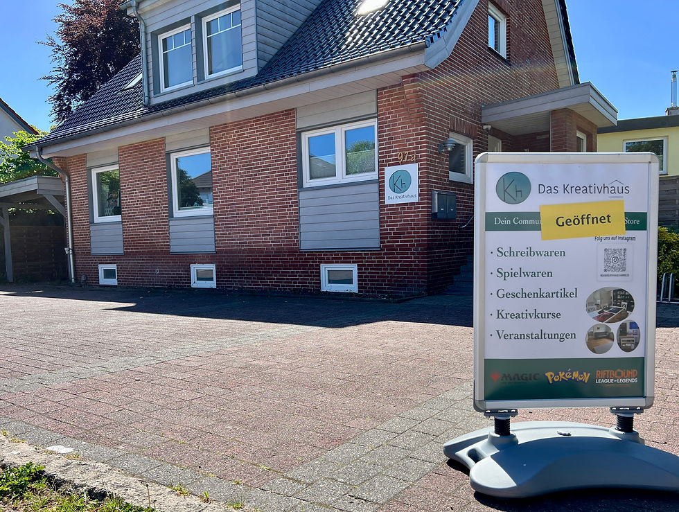 Außenansicht Das Kieselhaus mit Informationsschild