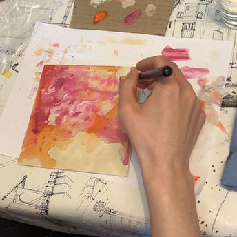 Hand malt abstraktes Bild in Pink und Orange