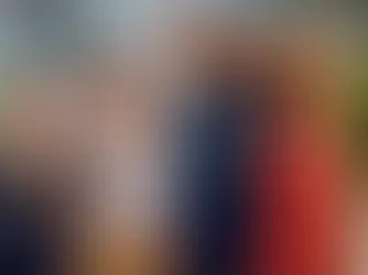 Photo de famille avec (de gauche à droite) un enfant, un homme, un adolescent et une femme