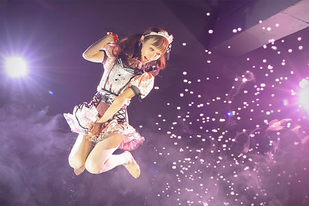 アイドル衣装で水撮影