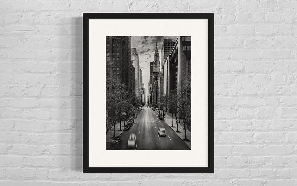 Schwarzweißfoto: Stadtstraße, New York
