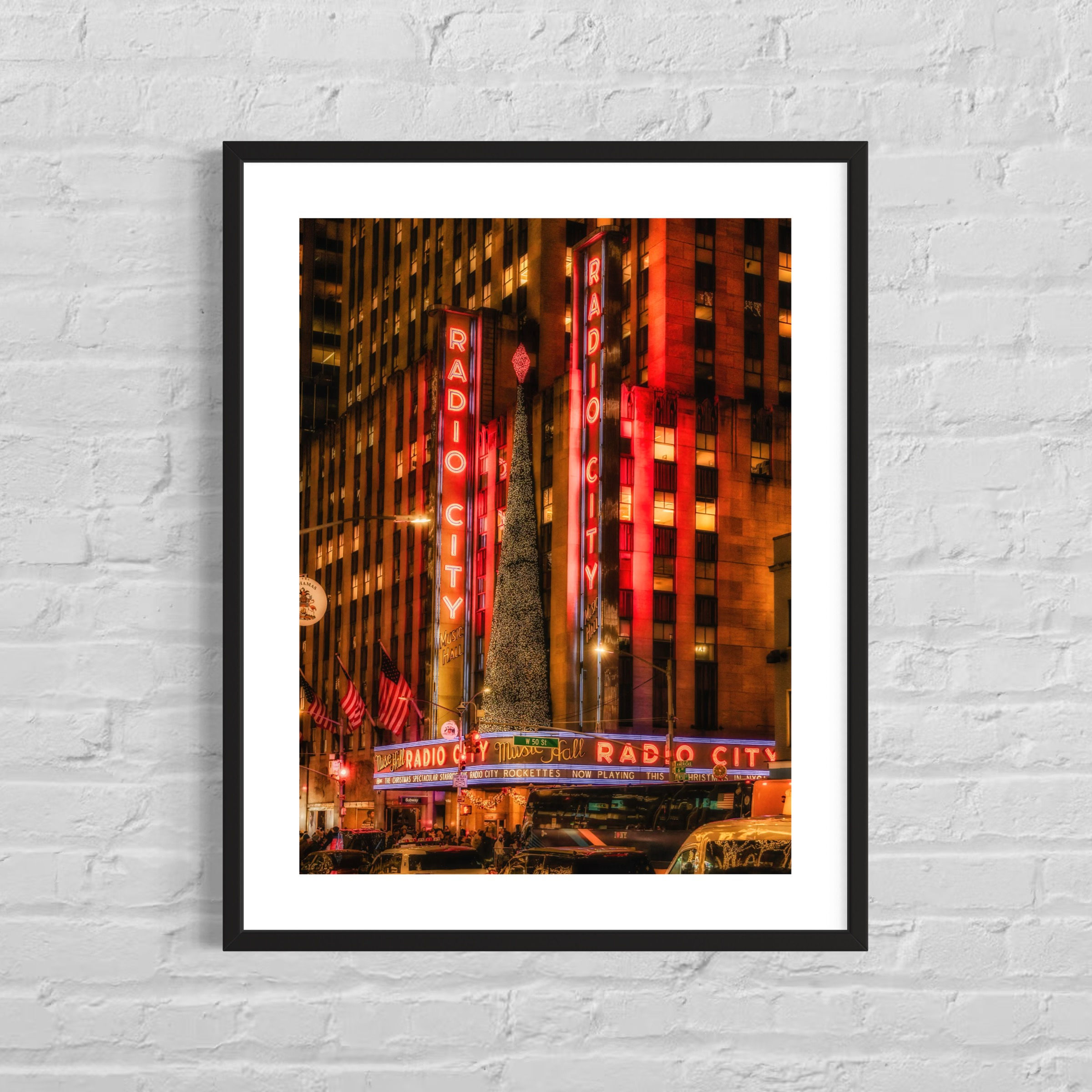 Radio City Christmas II: Festliche Szene mit Weihnachtsbeleuchtung in der Radio City, New York