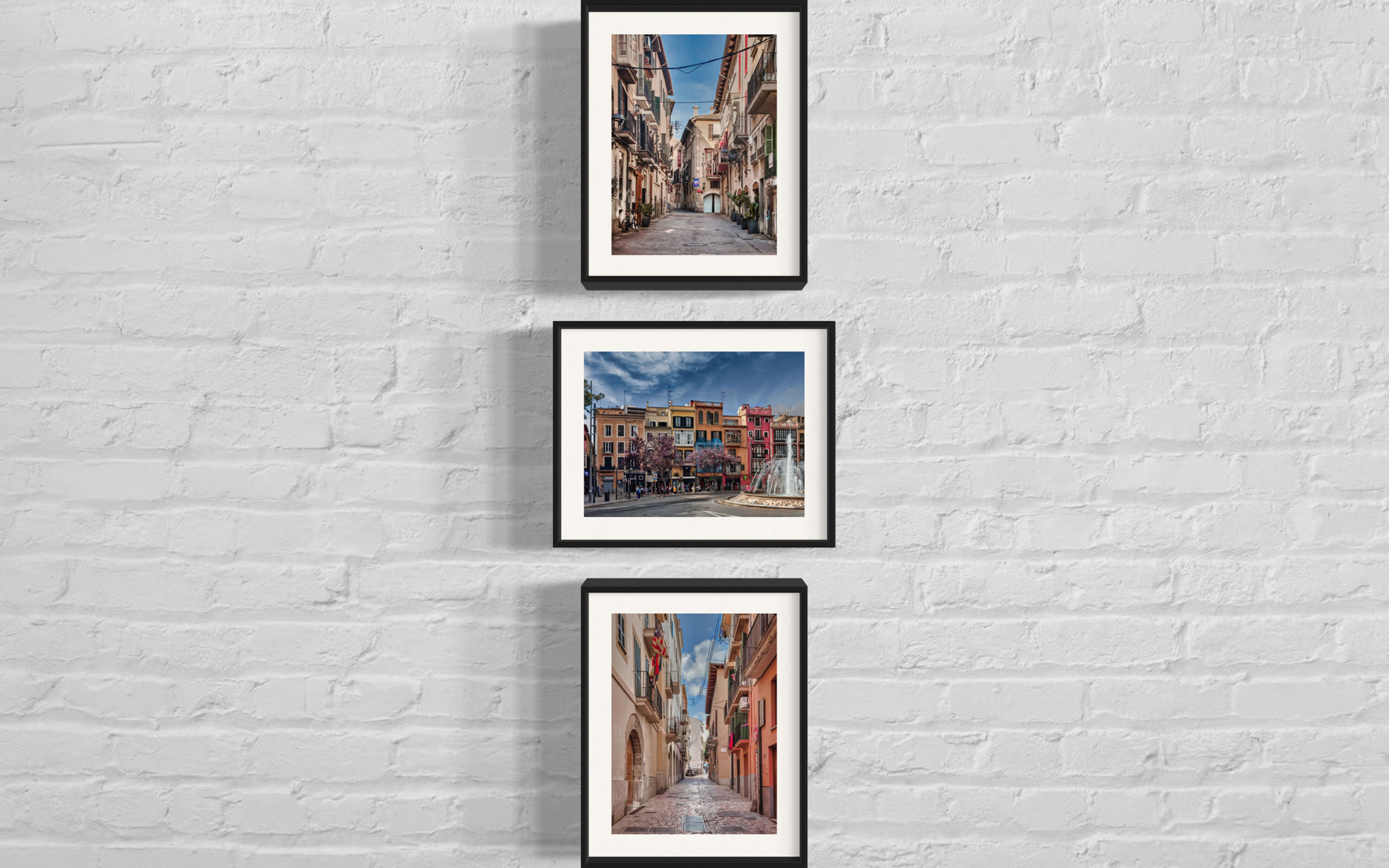 Drei gerahmte Fotos: Straßen und Plätze in einer Stadt