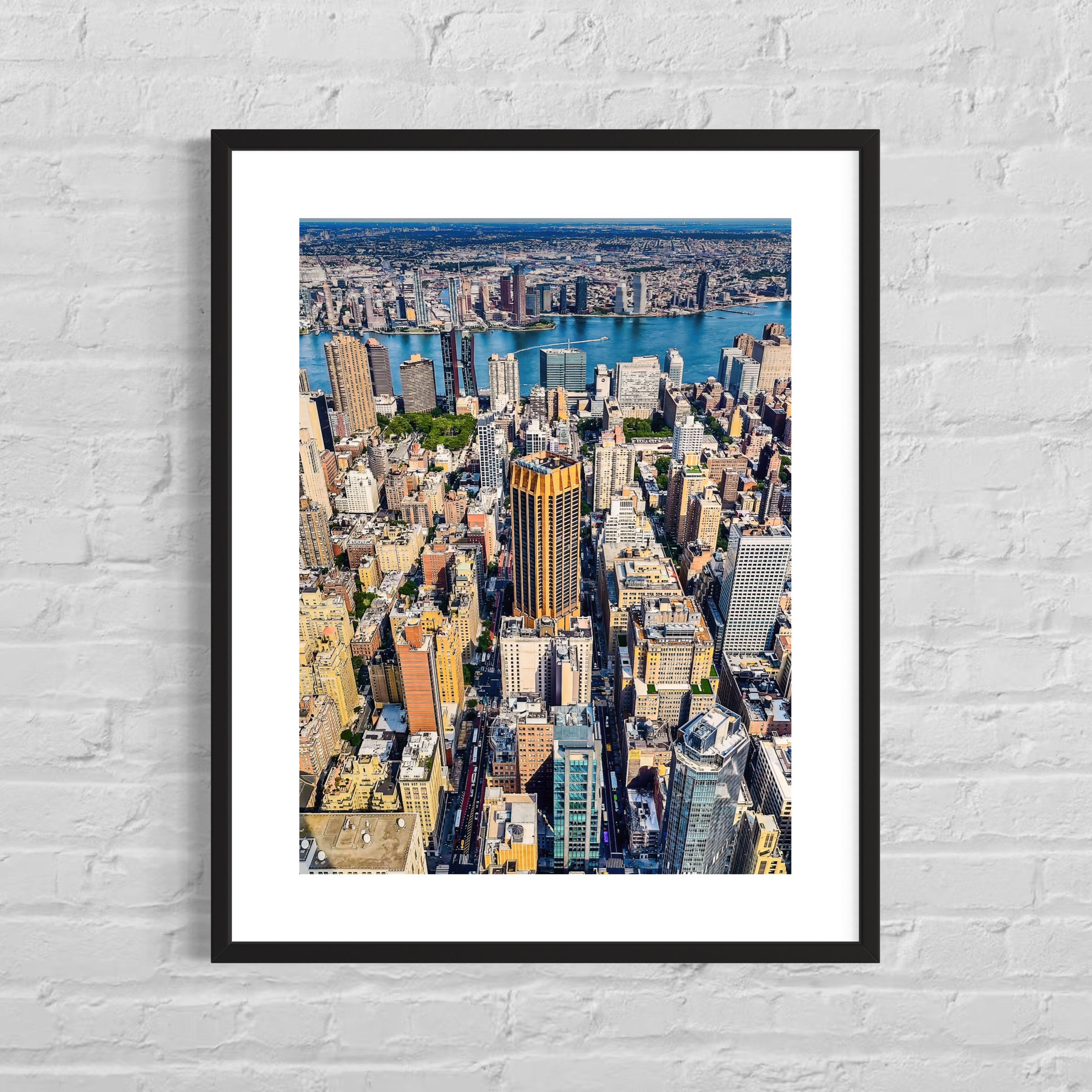 Das Herz von New York im Sommer, aus der Luft: Straßenszenen, Parks und urbanes Leben