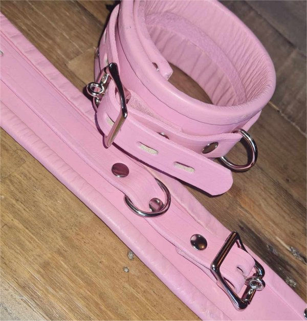 Miniatyrbild: Fotbojor Pinky -Leg Cuffs Pinky