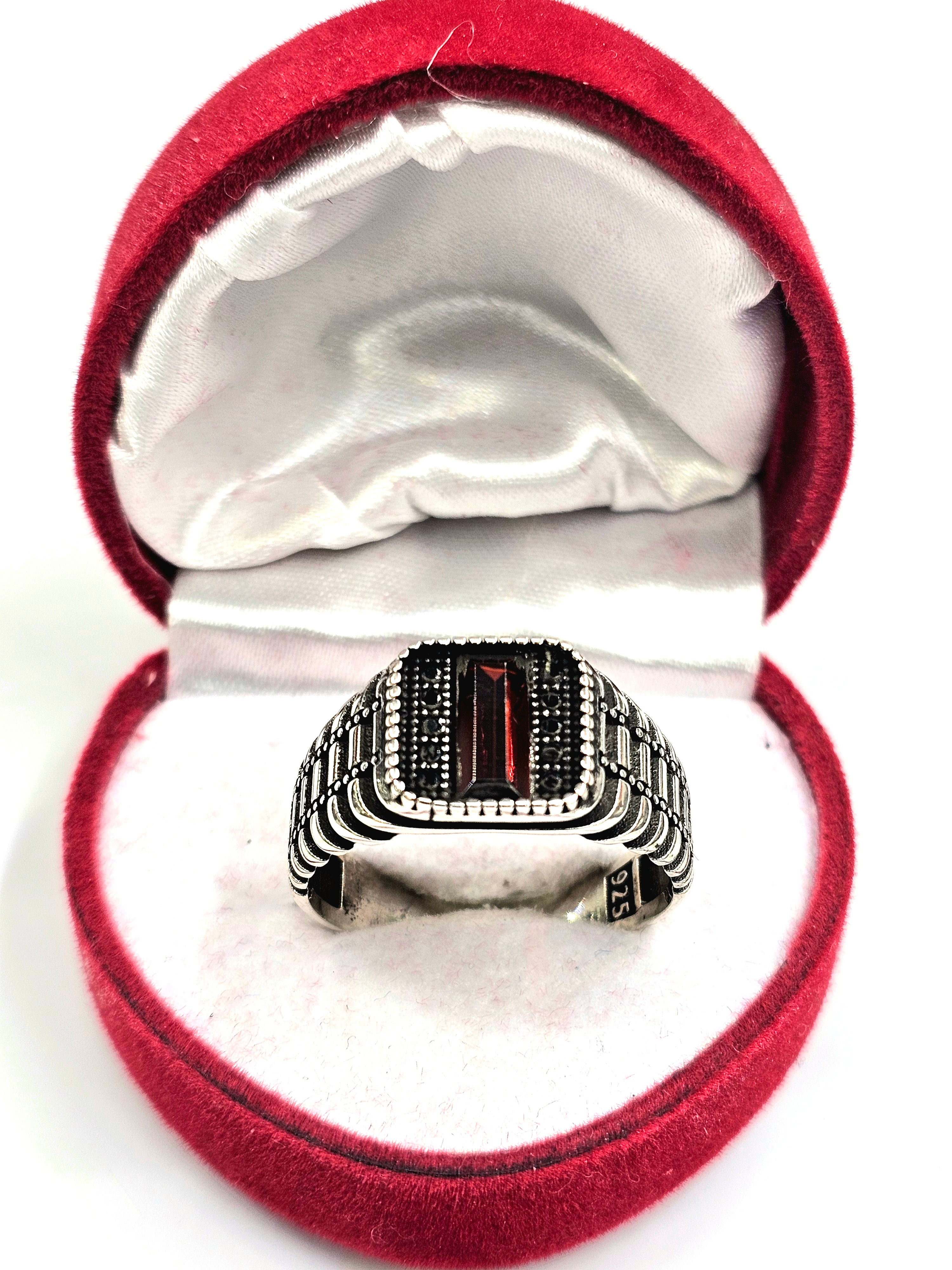 Kırmızı Zirkon Taşlı Gümüş Yüzük 5.59