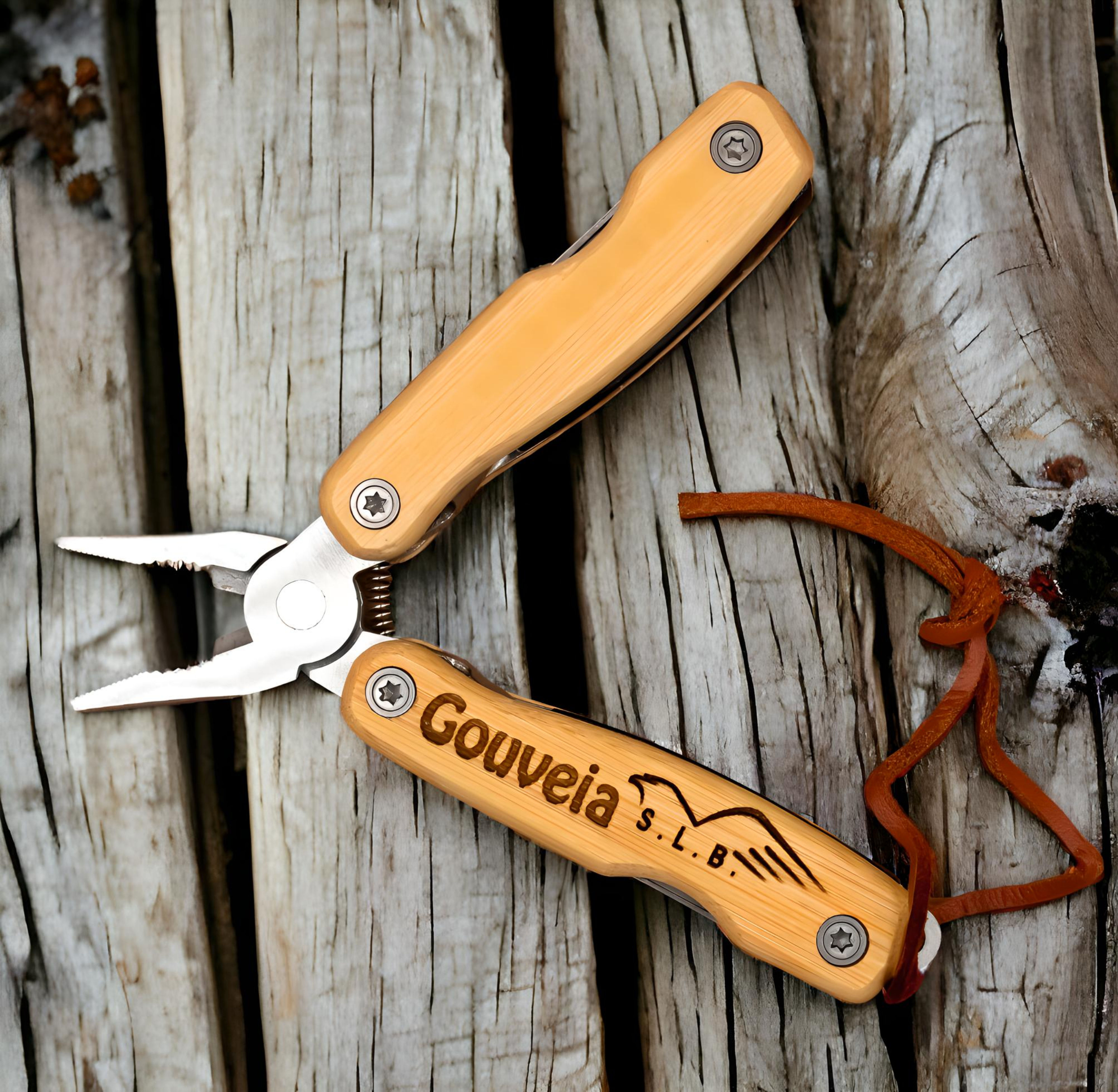 Ferramenta multifunções