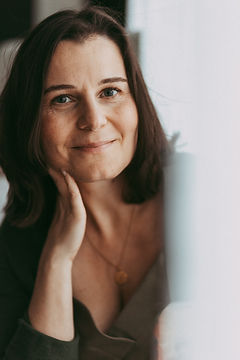 Claudia Kneist - Portrait- und Babyfotografin in Niederkassel, Rhein-Sieg-Kreis, Köln und Bonn. Einfühlsames, lichtdurchflutetes Portrait mit warmem Ausdruck und weicher Ästhetik.