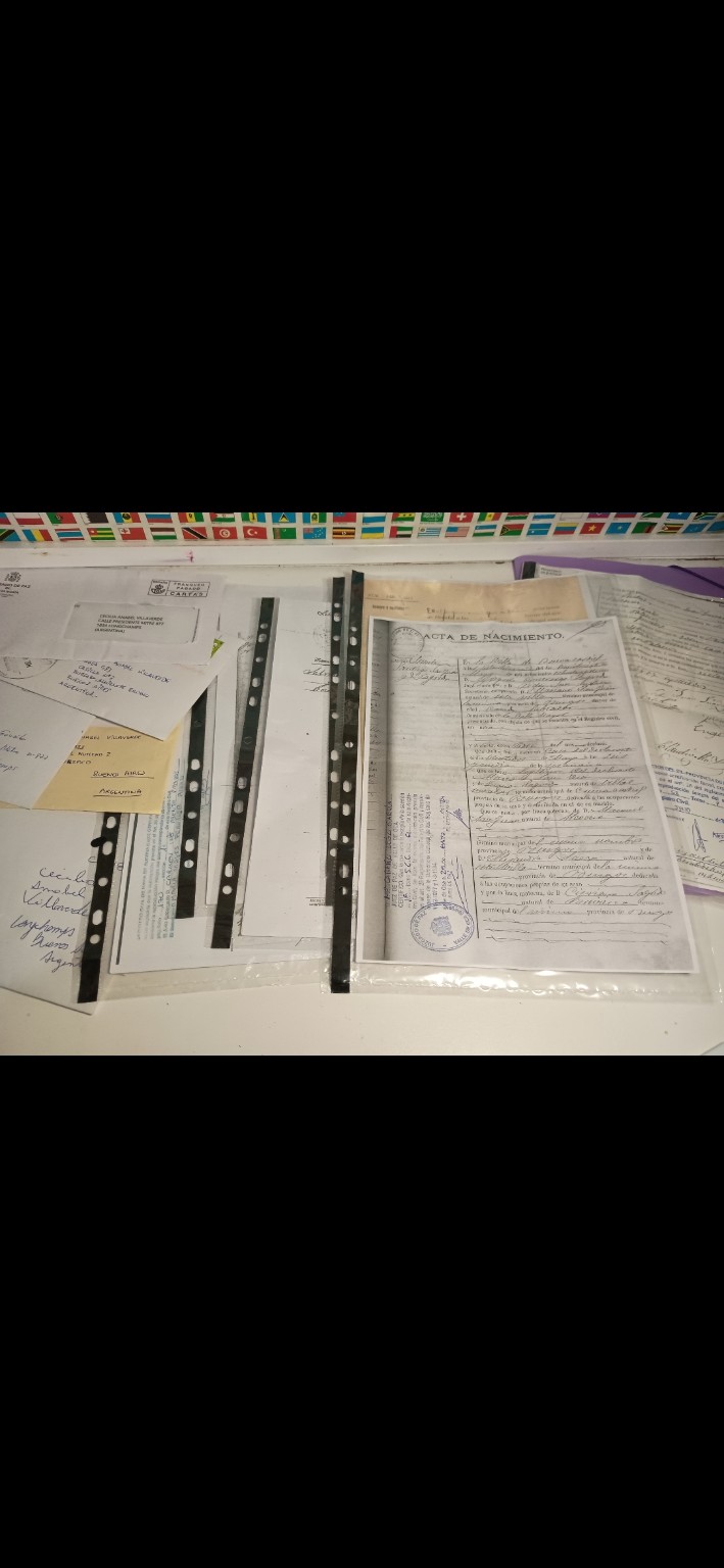 Partidas y actas originales organizadas en fundas documentales