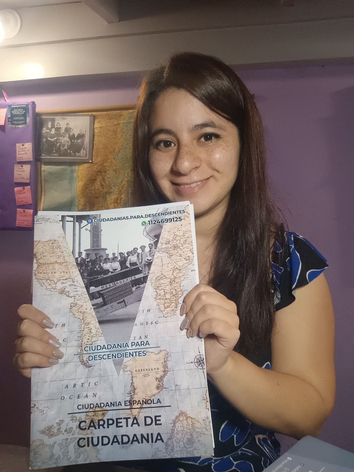 Presentación del servicio de asesorías con una carpeta de ciudadanía