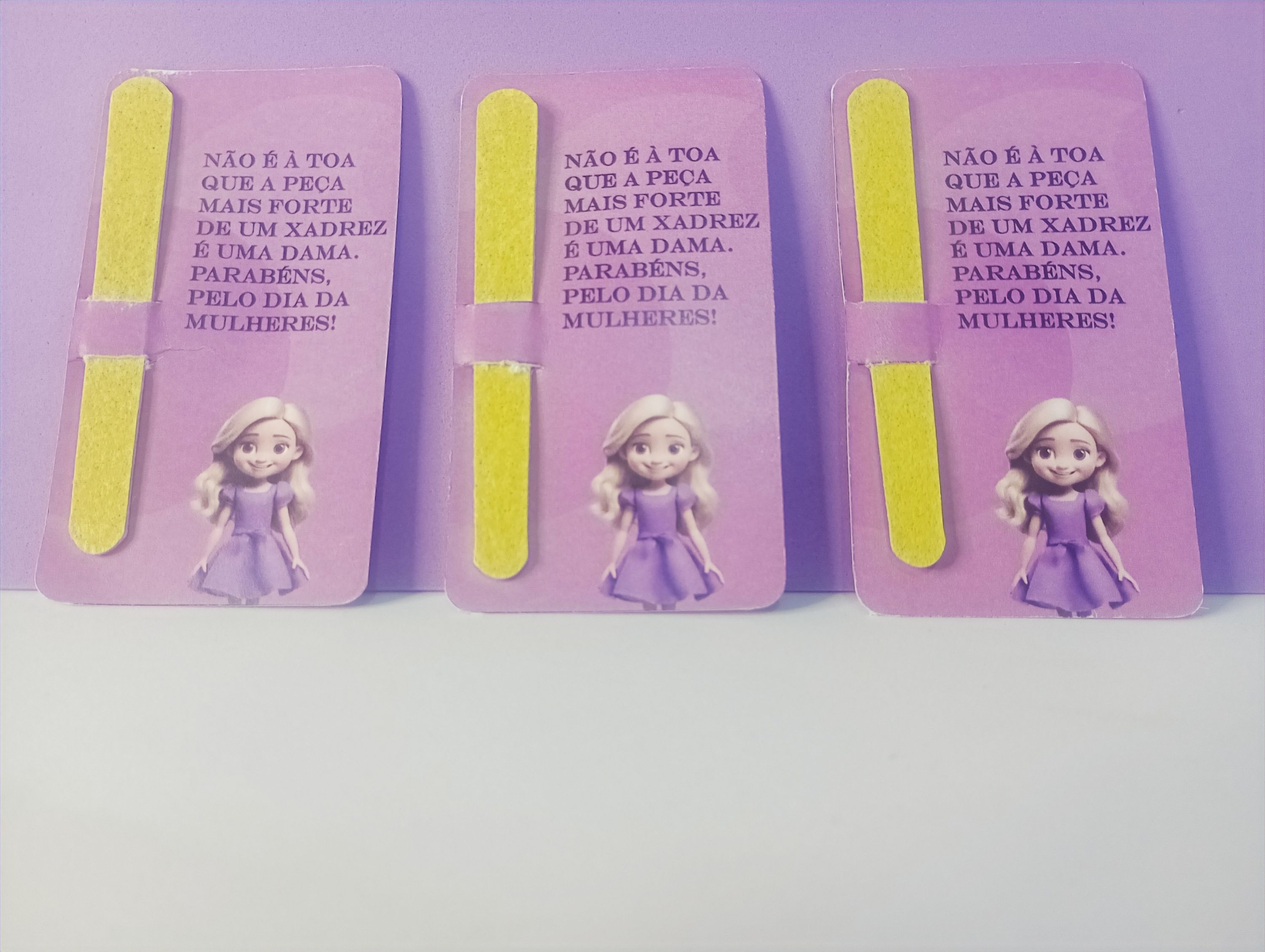 Cartão com lixa de unha